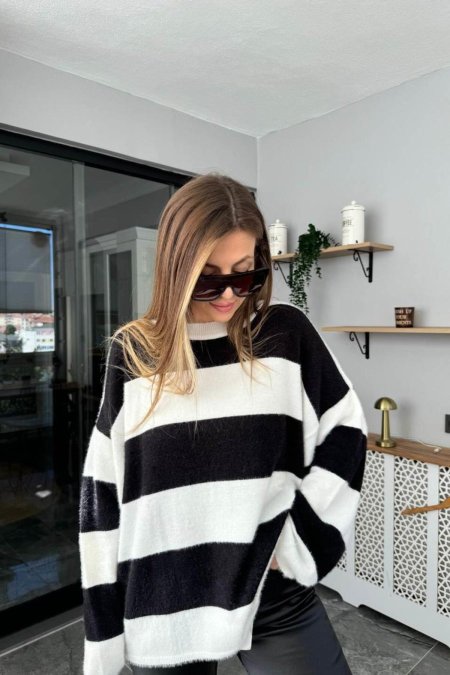 كنزة صوف مخطط